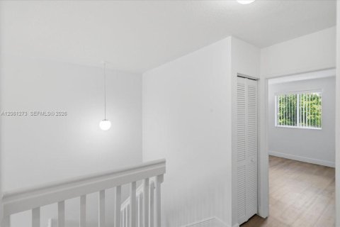 Touwnhouse à vendre à Hialeah, Floride: 3 chambres, 158.68 m2 № 2176490 - photo 21