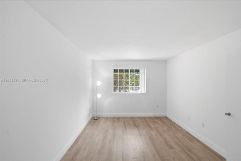 Touwnhouse à vendre à Hialeah, Floride: 3 chambres, 158.68 m2 № 2176490 - photo 27
