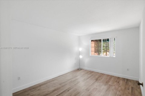 Touwnhouse à vendre à Hialeah, Floride: 3 chambres, 158.68 m2 № 2176490 - photo 26