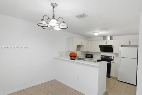 Touwnhouse à vendre à Hialeah, Floride: 3 chambres, 158.68 m2 № 2176490 - photo 13