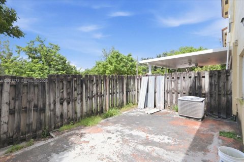 Touwnhouse à vendre à Hialeah, Floride: 3 chambres, 158.68 m2 № 2176490 - photo 30
