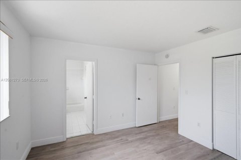 Touwnhouse à vendre à Hialeah, Floride: 3 chambres, 158.68 m2 № 2176490 - photo 24