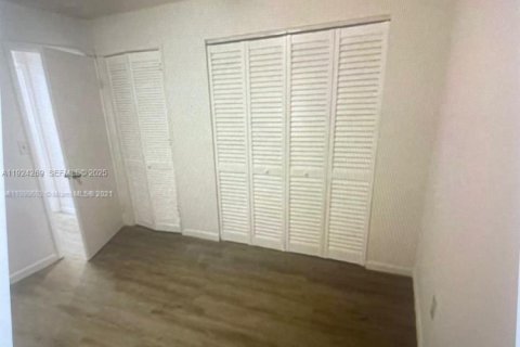 Villa ou maison à louer à Sweetwater, Floride: 1 chambre, 80.82 m2 № 1982519 - photo 7