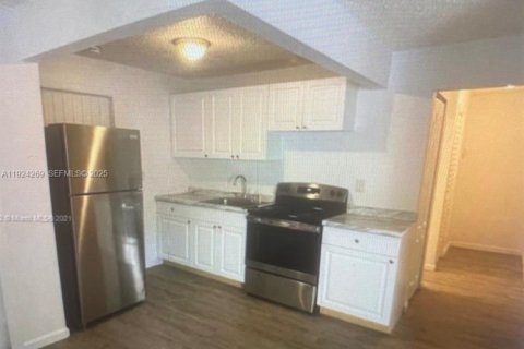 Villa ou maison à louer à Sweetwater, Floride: 1 chambre, 80.82 m2 № 1982519 - photo 3