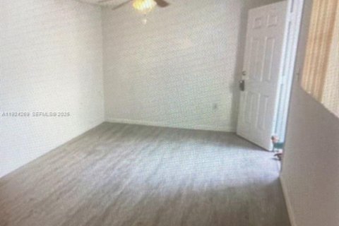 Villa ou maison à louer à Sweetwater, Floride: 1 chambre, 80.82 m2 № 1982519 - photo 8