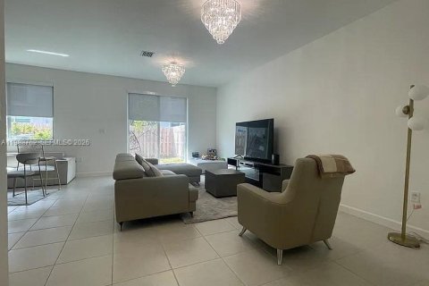 Touwnhouse à louer à Homestead, Floride: 3 chambres, 157.38 m2 № 2051850 - photo 2