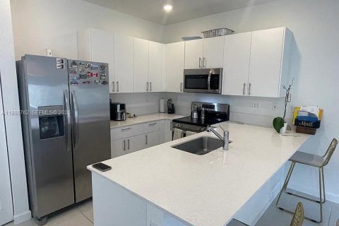 Touwnhouse à louer à Homestead, Floride: 3 chambres, 157.38 m2 № 2051850 - photo 5