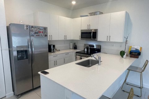 Touwnhouse à louer à Homestead, Floride: 3 chambres, 157.38 m2 № 2051850 - photo 6