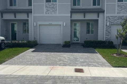 Touwnhouse à louer à Homestead, Floride: 3 chambres, 157.38 m2 № 2051850 - photo 4