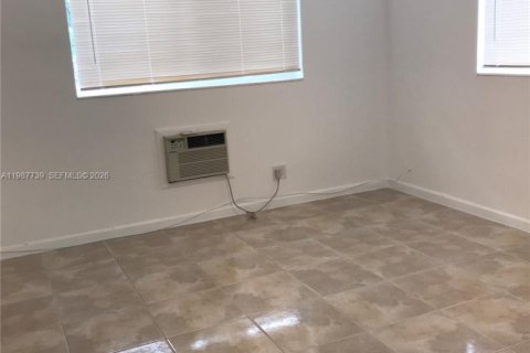 Снять в аренду квартиру в Холливуд, Флорида 2 спальни, № 2048942 - фото 10