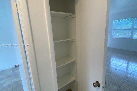 Снять в аренду квартиру в Холливуд, Флорида 2 спальни, № 2048942 - фото 5