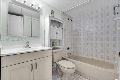 Купить кондоминиум в Майами, Флорида 1 спальня, 71.44м2, № 1934714 - фото 18