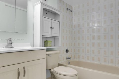 Купить кондоминиум в Майами, Флорида 1 спальня, 71.44м2, № 1934714 - фото 17