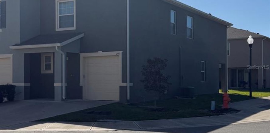 Townhouse in Davenport, Florida 3 bedrooms, 156.08 sq.m. № 2399530