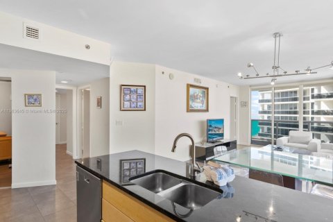 Copropriété à louer à Hallandale Beach, Floride: 2 chambres, 135.45 m2 № 1468354 - photo 17