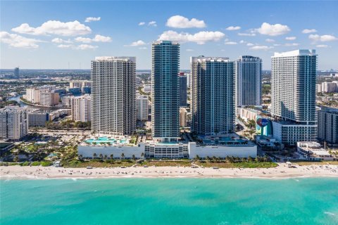 Copropriété à louer à Hallandale Beach, Floride: 2 chambres, 135.45 m2 № 1468354 - photo 3
