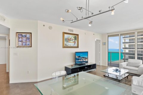 Copropriété à louer à Hallandale Beach, Floride: 2 chambres, 135.45 m2 № 1468354 - photo 6