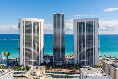 Copropriété à louer à Hallandale Beach, Floride: 2 chambres, 135.45 m2 № 1468354 - photo 4