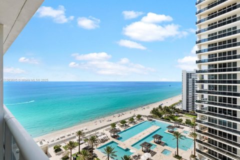 Copropriété à louer à Hallandale Beach, Floride: 2 chambres, 135.45 m2 № 1468354 - photo 2