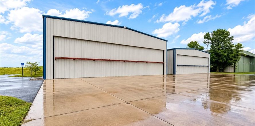 Commercial property in Ocala, Florida 494.24 sq.m. № 2410200