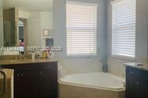 Casa en alquiler en Parkland, Florida, 4 dormitorios, 277.03 m2 № 2026430 - foto 23
