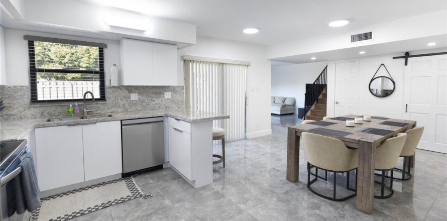 Condominio en North Lauderdale, Florida, 2 dormitorios  № 2250368