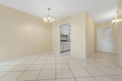 Condo in Plantation, Florida, 2 bedrooms  № 2381816 - photo 3