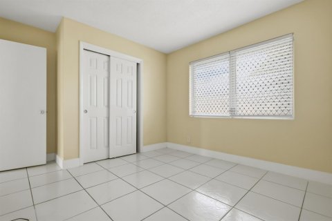 Condo in Plantation, Florida, 2 bedrooms  № 2381816 - photo 13