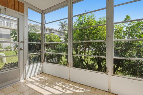 Condo in Plantation, Florida, 2 bedrooms  № 2381816 - photo 14