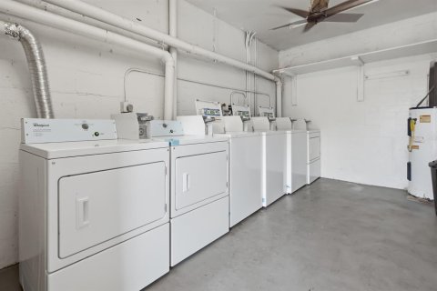 Condo in Plantation, Florida, 2 bedrooms  № 2381816 - photo 21