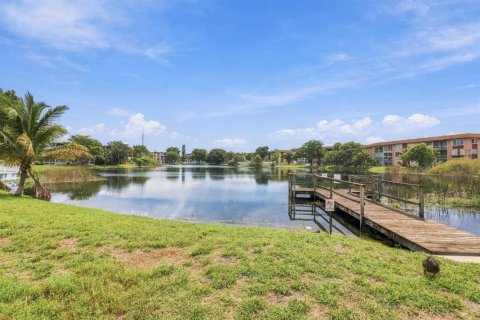 Condo in Plantation, Florida, 2 bedrooms  № 2381816 - photo 15