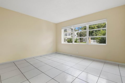 Condo in Plantation, Florida, 2 bedrooms  № 2381816 - photo 9