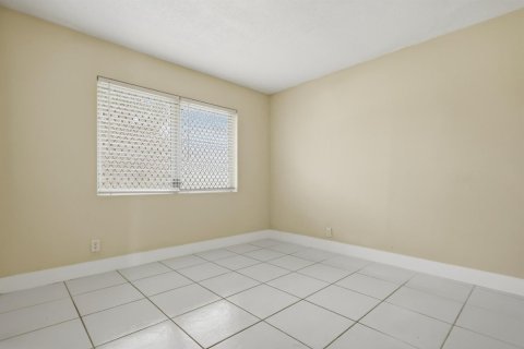Condo in Plantation, Florida, 2 bedrooms  № 2381816 - photo 12