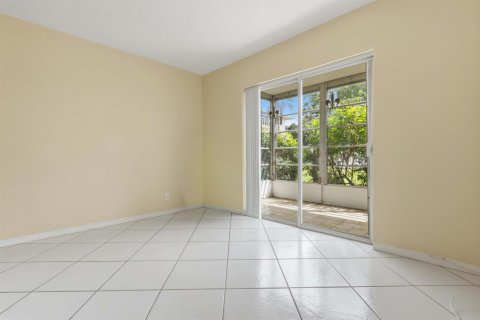 Condo in Plantation, Florida, 2 bedrooms  № 2381816 - photo 4