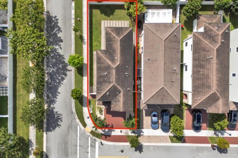 Villa ou maison à vendre à Hialeah, Floride: 3 chambres, 171.68 m2 № 2439194 - photo 3