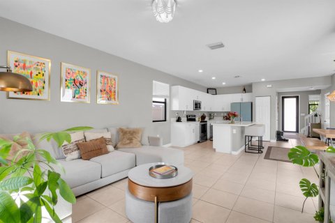 Villa ou maison à vendre à Hialeah, Floride: 3 chambres, 171.68 m2 № 2439194 - photo 17