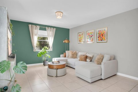 Villa ou maison à vendre à Hialeah, Floride: 3 chambres, 171.68 m2 № 2439194 - photo 16