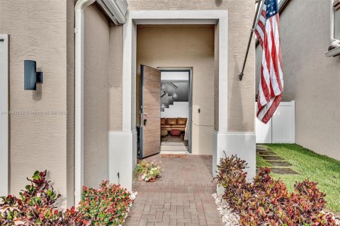 House in Miami, Florida 4 bedrooms, 206.52 sq.m. № 1836571 - photo 11