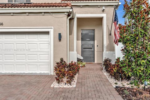 House in Miami, Florida 4 bedrooms, 206.52 sq.m. № 1836571 - photo 12