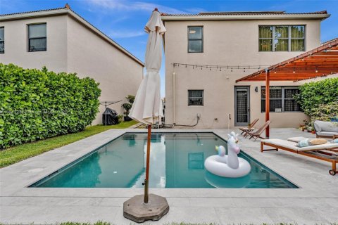 House in Miami, Florida 4 bedrooms, 206.52 sq.m. № 1836571 - photo 5