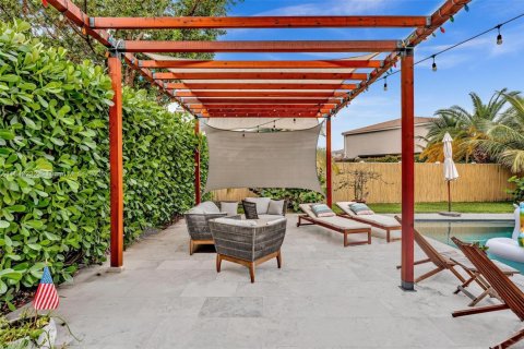 House in Miami, Florida 4 bedrooms, 206.52 sq.m. № 1836571 - photo 15