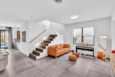 House in Miami, Florida 4 bedrooms, 206.52 sq.m. № 1836571 - photo 19