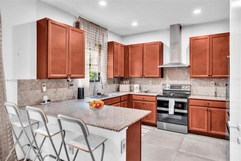 House in Miami, Florida 4 bedrooms, 206.52 sq.m. № 1836571 - photo 30