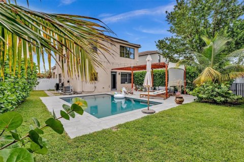 House in Miami, Florida 4 bedrooms, 206.52 sq.m. № 1836571 - photo 3