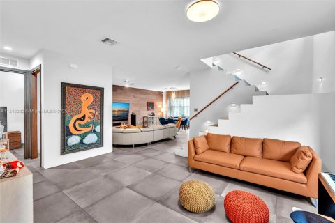 House in Miami, Florida 4 bedrooms, 206.52 sq.m. № 1836571 - photo 18