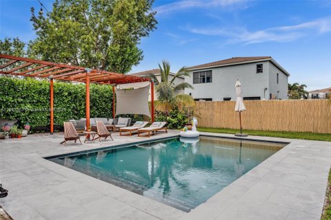 House in Miami, Florida 4 bedrooms, 206.52 sq.m. № 1836571 - photo 13