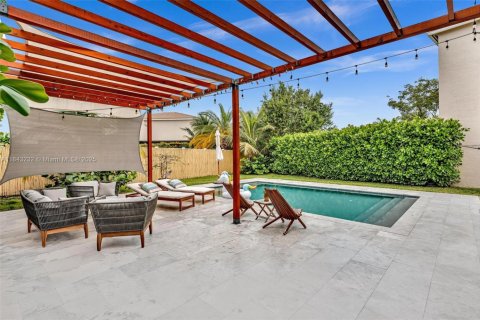 House in Miami, Florida 4 bedrooms, 206.52 sq.m. № 1836571 - photo 14