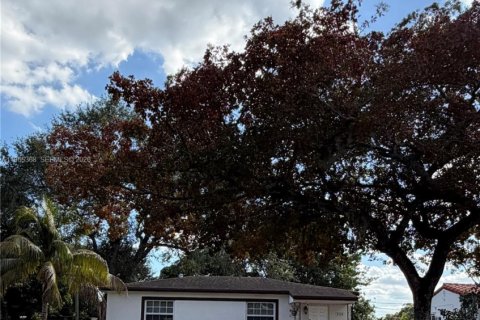 Дом в Норт-Майами, Флорида 2 спальни, 85.93м2 № 2027202