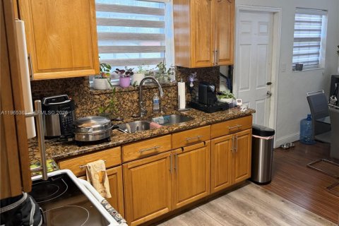 Купить виллу или дом в Норт-Майами, Флорида 2 спальни, 85.93м2, № 2027202 - фото 3