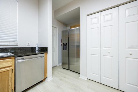 Condo in Gainesville, Florida, 2 bedrooms  № 1894589 - photo 13